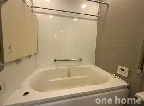 プラウドシティ新大阪の浴室|◆浴室には浴室暖房乾燥機が完備され、雨の日は洗濯物が干せ大活躍です！
◆追い焚き機能付きで、いつでも温かな湯に浸かれます！