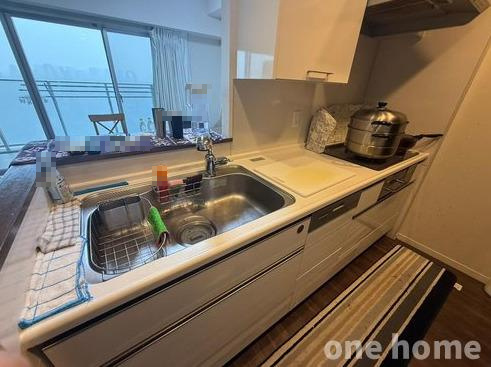 プラウドシティ新大阪のキッチン|◆作業スペース、シンクが広く、食洗機付きで使いやすく、家事が捗ります！