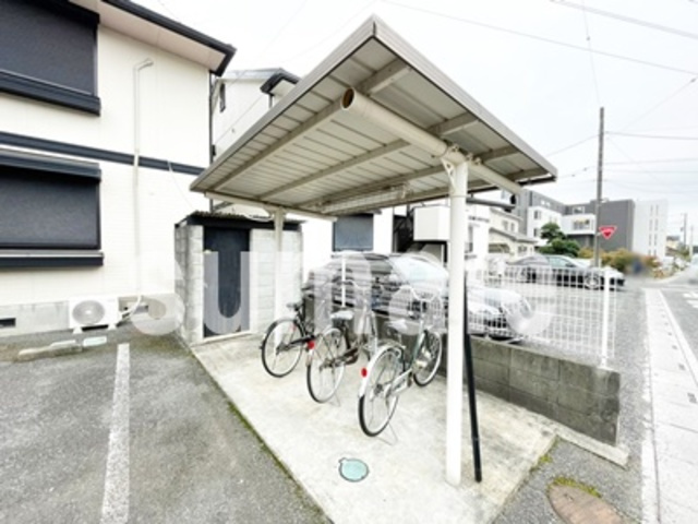 グリーンパーク櫛引第1のその他共用部分|屋根付き駐輪場です。