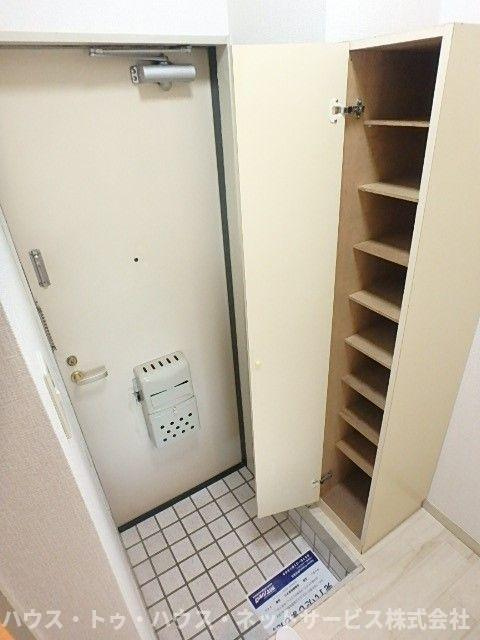 ジュネパレス松戸第２１の玄関