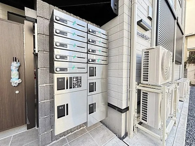 【エントランス】 | Floresta池袋本町 | 不在時にも大活躍の宅配ボックス完備