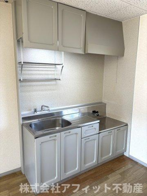 【キッチン】 | マノワール永峯A | 吊戸棚付き