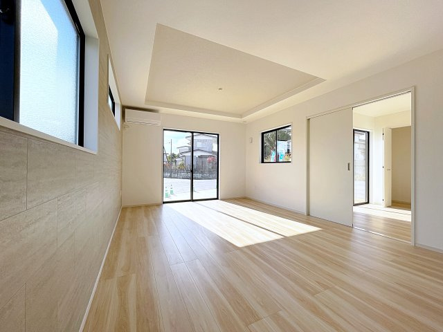 新築戸建・新築建売　須賀川市千日堂　第一小・第一中の居間・リビング|17帖の広々としたLDKは、ゆとりがありご家族皆さんでくつろぐことができる空間です！
