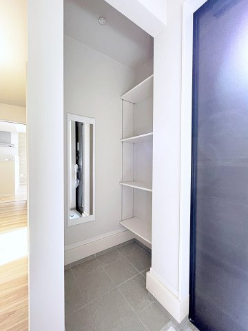 新築戸建・新築建売　須賀川市千日堂　第一小・第一中の玄関|SIC付きなのでベビーカーやカー用品などの収納にも便利です！