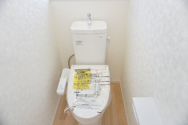 越谷市千間台西6丁目 新築分譲住宅のトイレ|2階
