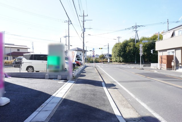 越谷市千間台西6丁目 新築分譲住宅の前面道路含む現地写真