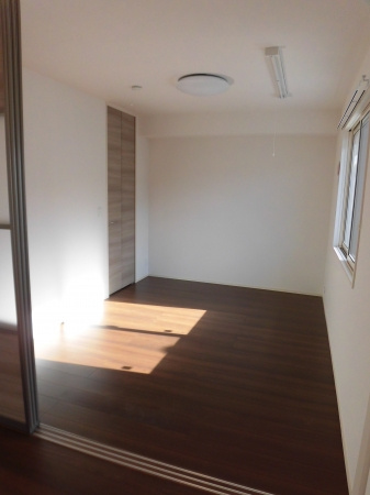 D-room十連寺　弐番館の洋室|使い勝手のいい洋室です