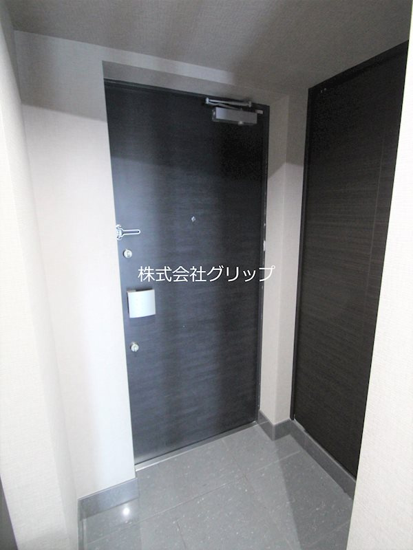 Le'a横濱鶴見中央弐番館の玄関