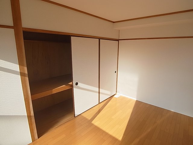 ロイヤル石井の収納|収納力のある押入れ