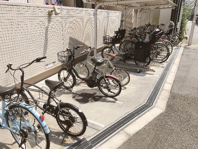 フェビエンローズの駐車場