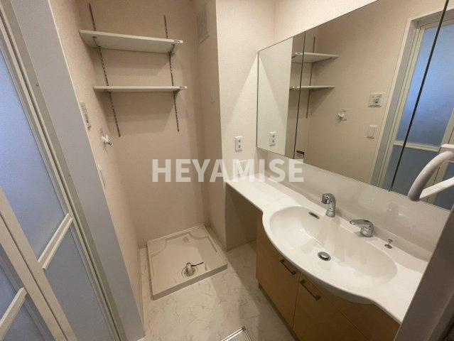 ウィット植松の洗面所|※室内画像は別号室のもの(反転タイプ)