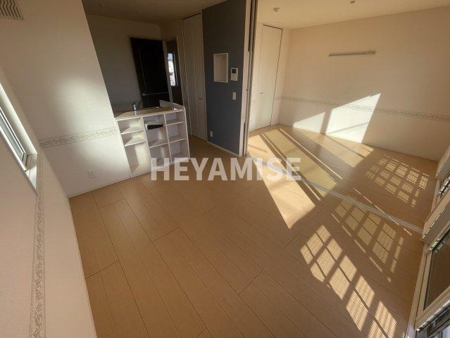 ウィット植松の居間・リビング|※室内画像は別号室のもの(反転タイプ)