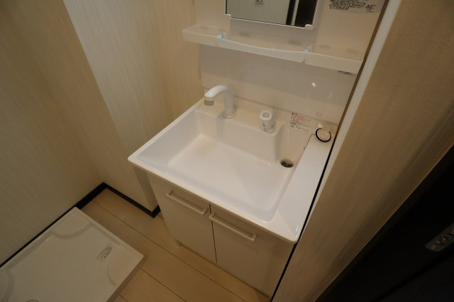 The Residence船橋の洗面所|明るい洗面所です