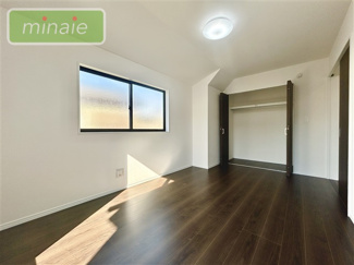 【洋室】 | 小学校5分　中学校5分　食洗機付　太陽光設置　鷺沼３　2号棟 | 販売現地　明るい洋室です。