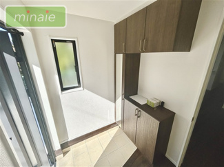 【玄関】 | 小学校5分　中学校5分　食洗機付　太陽光設置　鷺沼３　2号棟 | 販売現地