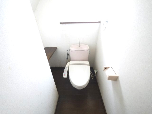 山武市松尾町高富　中古戸建のトイレ|平成6年12月築4LDK  JR総武本線松尾駅徒歩約34分  シテムキッチン リフォーム必要です
 
