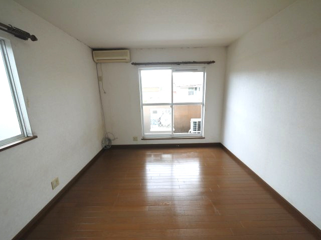 山武市松尾町高富　中古戸建の洋室|平成6年12月築4LDK  JR総武本線松尾駅徒歩約34分  シテムキッチン リフォーム必要です
 