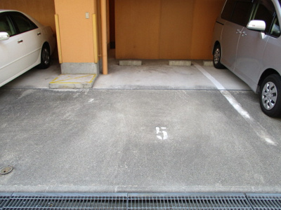 【駐車場】 | グランメール | 敷地内駐車場です