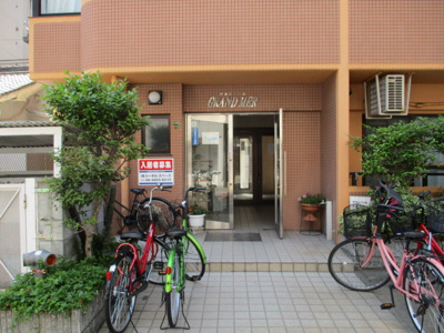 【エントランス】 | グランメール | きれいにお手入れされたエントランスです