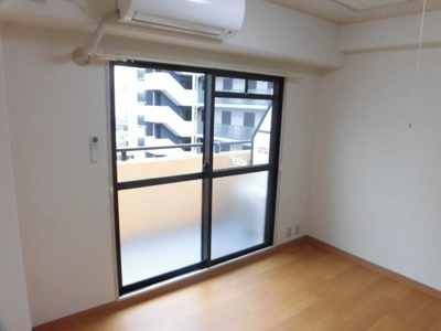 【居間・リビング】 | グランメール | 日当たりのよいリビングで気持ち良いです。