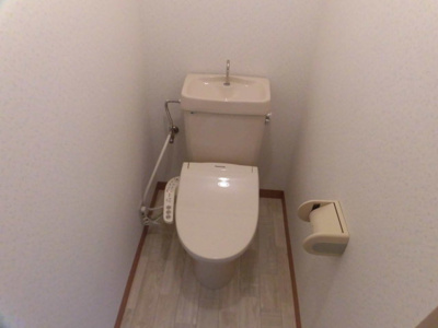 【トイレ】 | グランメール | 清潔感のある広めのトイレでです。