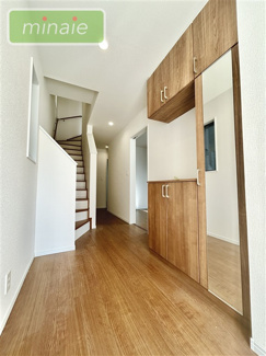 【玄関】 | 小学校5分　中学校5分　食洗機付　2階リビング　鷺沼３　3号棟 | 販売現地