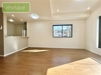 【居間・リビング】 | 小学校5分　中学校5分　食洗機付　2階リビング　鷺沼３　3号棟 | 販売現地　家族が自然と集まる18.2帖のLDK