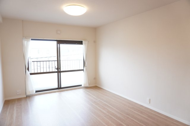 クリオ草加壱番館の居間・リビング