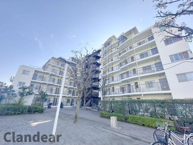 コスモ一之江の外観|ドキドキの新生活も、安心してスタート。ぴったりの住まいを見つけませんか？クランディアが一緒に住まい選びをサポートします‼　まずは、お気軽にお問合せください　＃クランディア