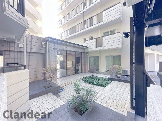 コスモ一之江のエントランス|ドキドキの新生活も、安心してスタート。ぴったりの住まいを見つけませんか？クランディアが一緒に住まい選びをサポートします‼　まずは、お気軽にお問合せください　＃クランディア