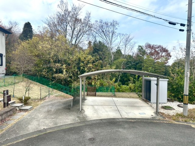 【中古戸建】高崎市山名町の外観|■カーポート｜カーポート付きなので、愛車もしっかり守れます♪