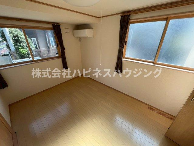 柏市柏戸建住宅(カシワシカシワコダテジュウタク)の洋室