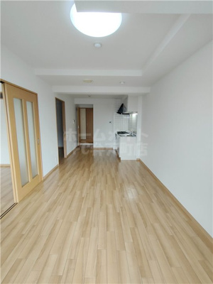 【居間・リビング】 | 第20柴田ビル | こちらのリビングで趣味の時間をお楽しみください