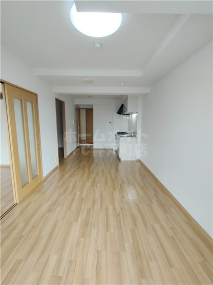 【居間・リビング】 | 第20柴田ビル | こちらのリビングで趣味の時間をお楽しみください