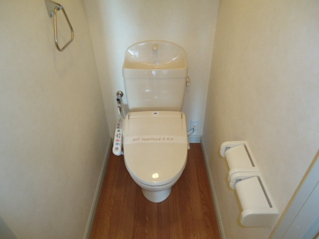 ジュエリー２ndのトイレ|シャワー付きトイレ