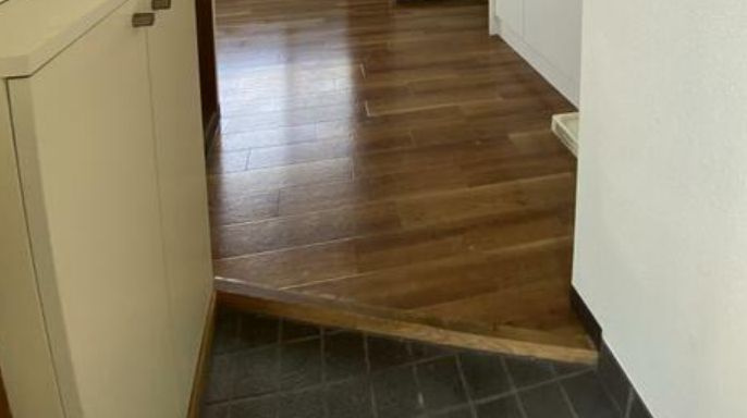 エンブレム早宮の玄関