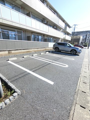 エヴァーラスティング千葉の駐車場