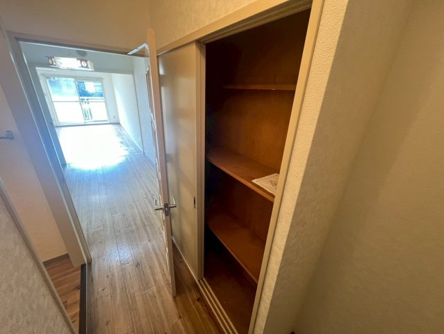 成田市玉造７丁目の賃貸マンションの玄関