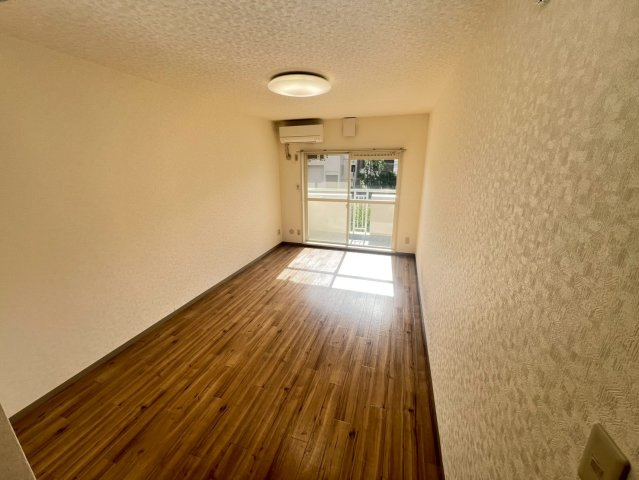 成田市玉造７丁目の賃貸マンションの居間・リビング