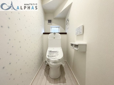 【内観：施工例】 | 神戸市西区池上四丁目　新築戸建 | 同社施工例♪洗浄便座付きトイレ♪