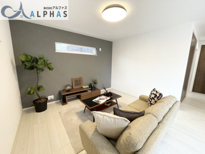 【内観：施工例】 | 神戸市西区池上四丁目　新築戸建 | 同社施工例♪南向きのLDK約18帖は明るく過ごせます♪