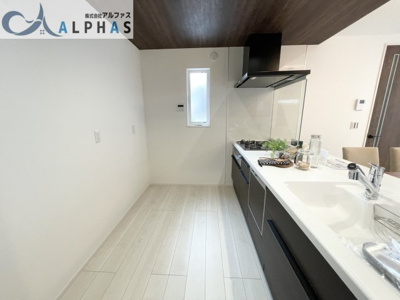 【内観：施工例】 | 神戸市西区池上四丁目　新築戸建 | 同社施工例♪システムキッチン！食器洗い乾燥機付き！シンクもお洒落♪