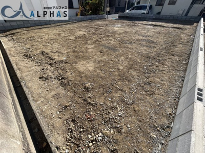 【外観】 | 神戸市西区池上四丁目　新築戸建 | 現地写真♪
令和８年４月完成予定♪
並列３台駐車可能♪※車種による