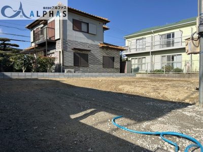 【外観】 | 神戸市西区池上四丁目　新築戸建 | 現地写真♪
令和８年４月完成予定♪
並列３台駐車可能♪※車種による