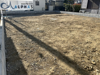 【外観】 | 神戸市西区池上四丁目　新築戸建 | 現地写真♪
令和８年４月完成予定♪
並列３台駐車可能♪※車種による