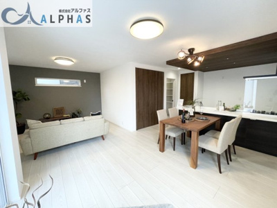 【内観：施工例】 | 神戸市西区池上四丁目　新築戸建 | 同社施工例♪カウンターキッチンの使い勝手の良いLDK18帖以上！！