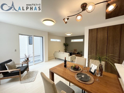 【内観：施工例】 | 神戸市西区池上四丁目　新築戸建 | 同社施工例♪カウンターキッチンの横に可動棚があり便利♪