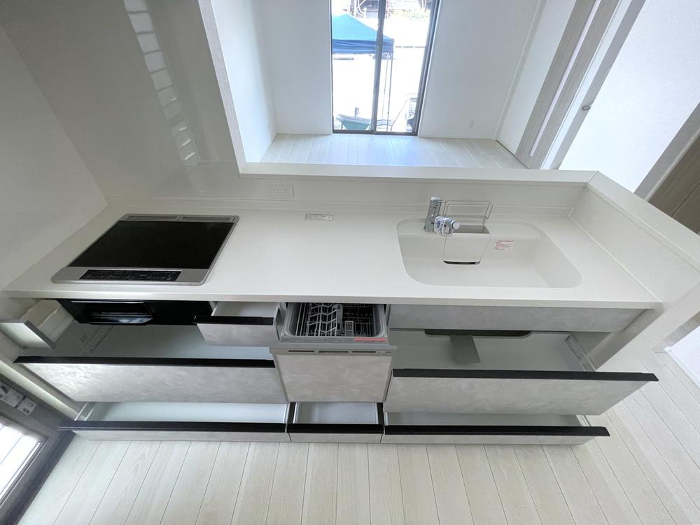 久米窪田町②　新築建売のキッチン|コンパクトなキッチンで掃除もラクラク