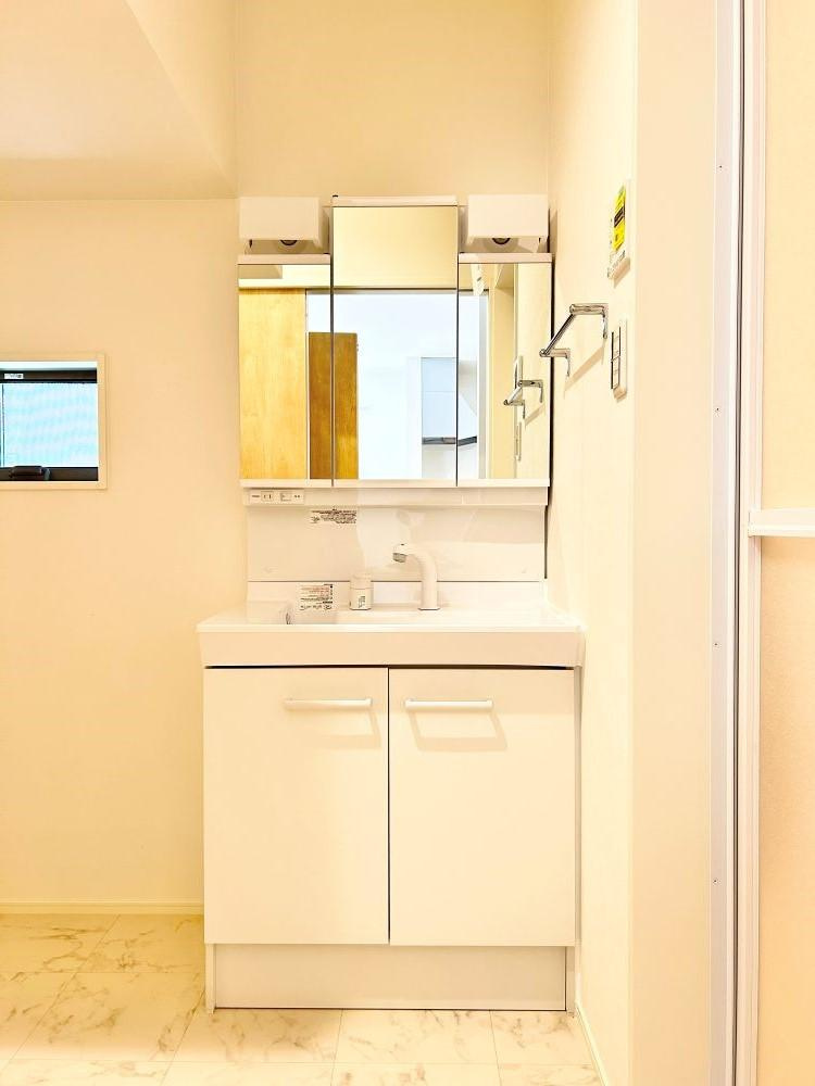 久米窪田町②　新築建売の独立洗面台|朝の支度にも助かる、独立の洗髪洗面化粧台