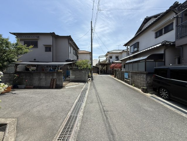 岸和田市池尻町　古家付き土地の前面道路含む現地写真